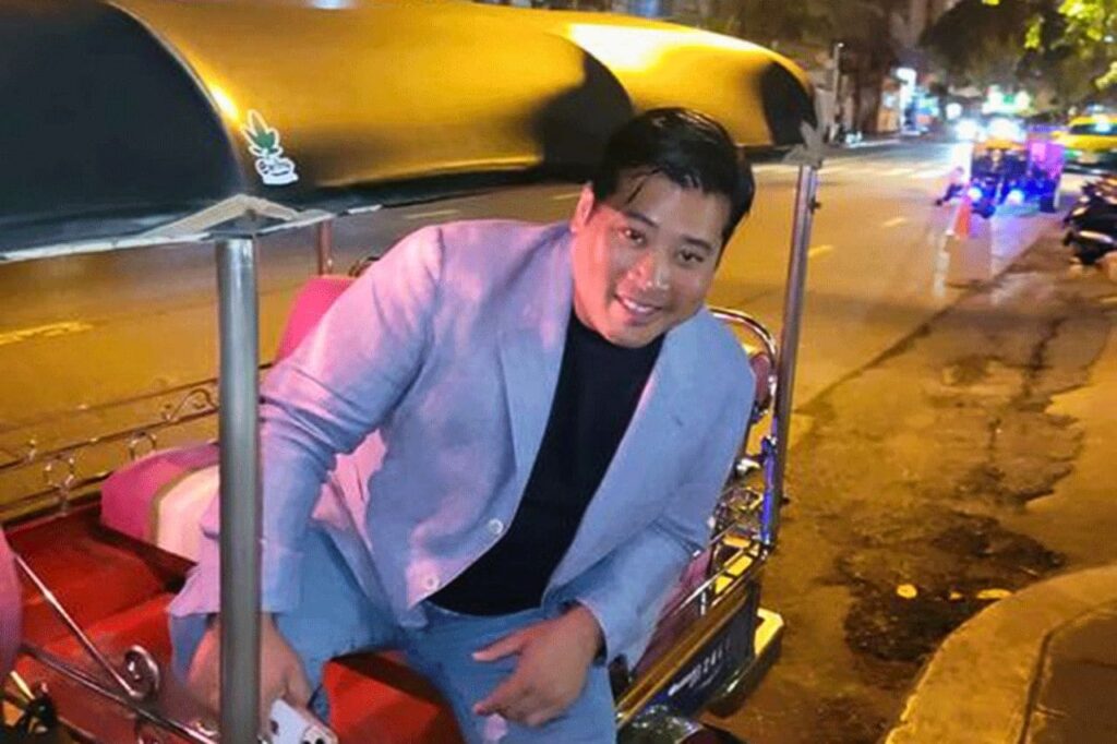 Le 2e fils du roi est de retour en Thaïlande après 27 ans d'absence