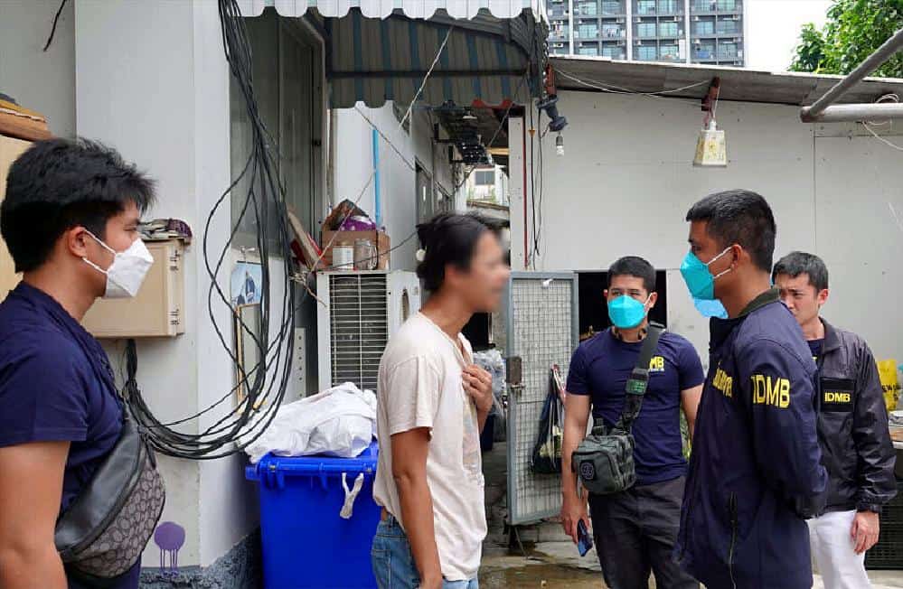 Une voleuse travestie met en garde les touristes en Thaïlande