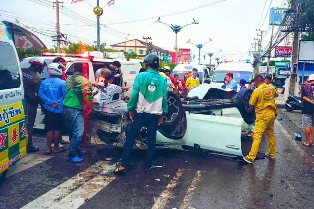 Un étranger qui roulait à contresens a provoqué un accident grave en Thaïlande