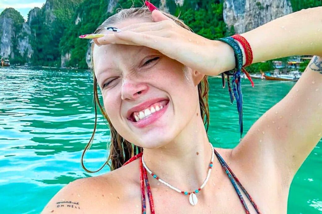 Une Tiktokeuse subit un flot de critiques après son appel à voyager en Thaïlande