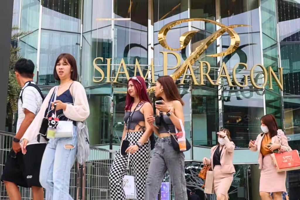 Centre commercial axé sur les produits de luxe Siam Paragon à Bangkok.