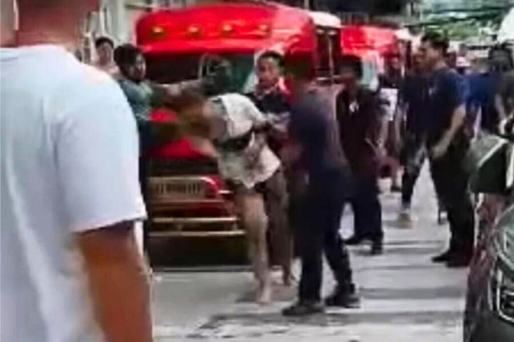 3 chauffeurs de tuk tuk ont agressé un touriste en Thaïlande
