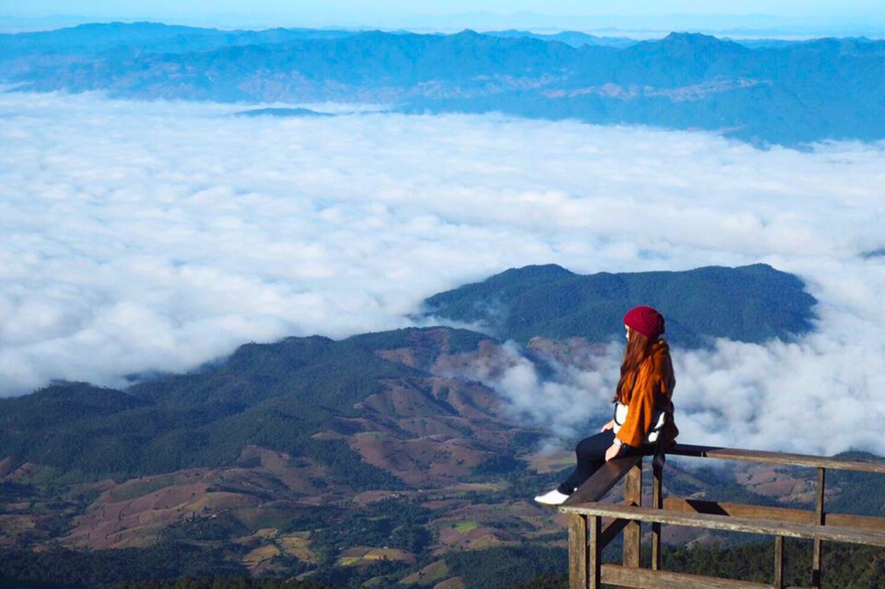 Touriste dans le parc national de Doi Inthanon dans la province de Chiang Mai