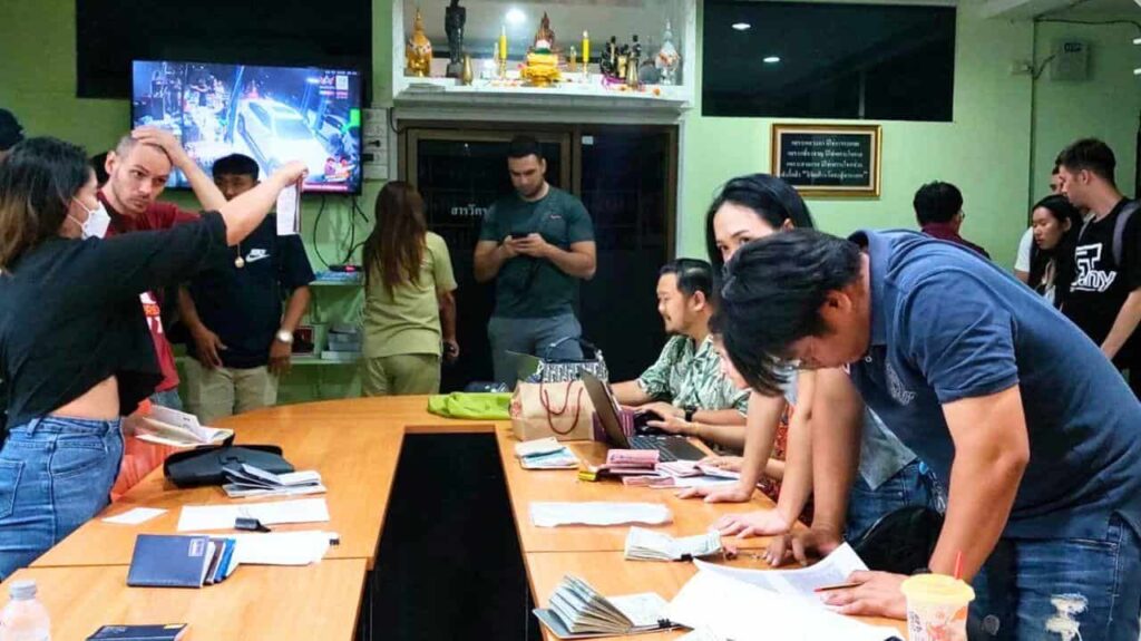 Une arnaque au visa laisse des centaines de touristes en difficulté en Thaïlande
