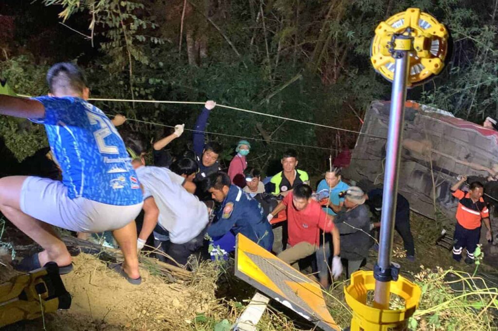 Accident de minibus en Thaïlande : un mort et 13 touristes étrangers blessés