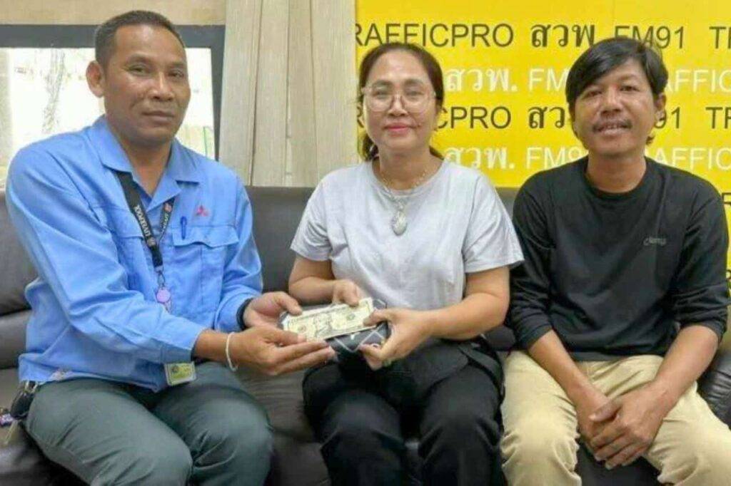 Un taxi thaïlandais rend un sac contenant 3 310 dollars et des passeports à des touristes
