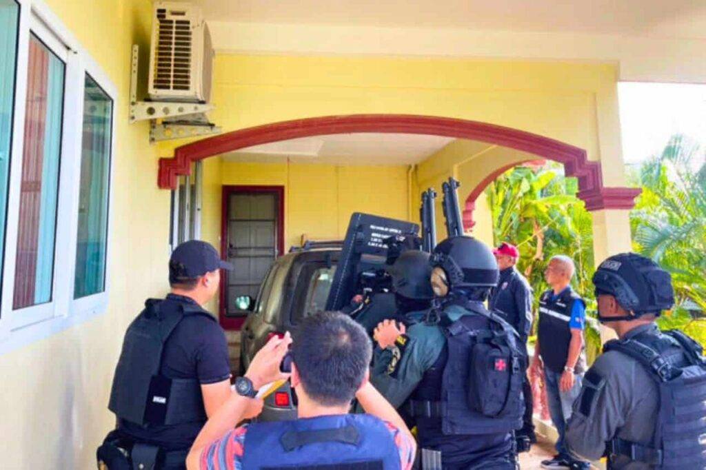 Un étranger dangereux qui terrorisait ses voisins a été arrêté en Thaïlande
