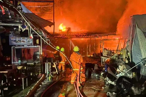 Un incendie a ravagé un centre commercial à Phuket en Thaïlande