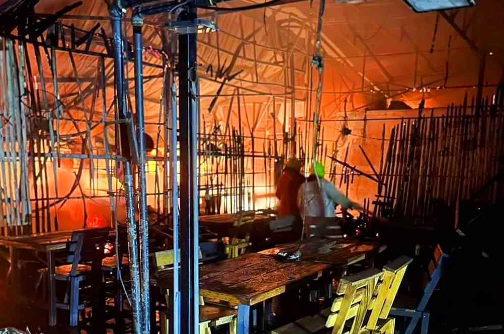 Un incendie a ravagé un centre commercial à Phuket en Thaïlande