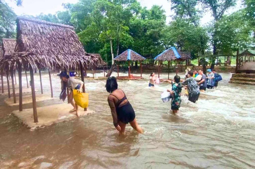 Les terribles inondations qui frappent la Thaïlande affectent le tourisme