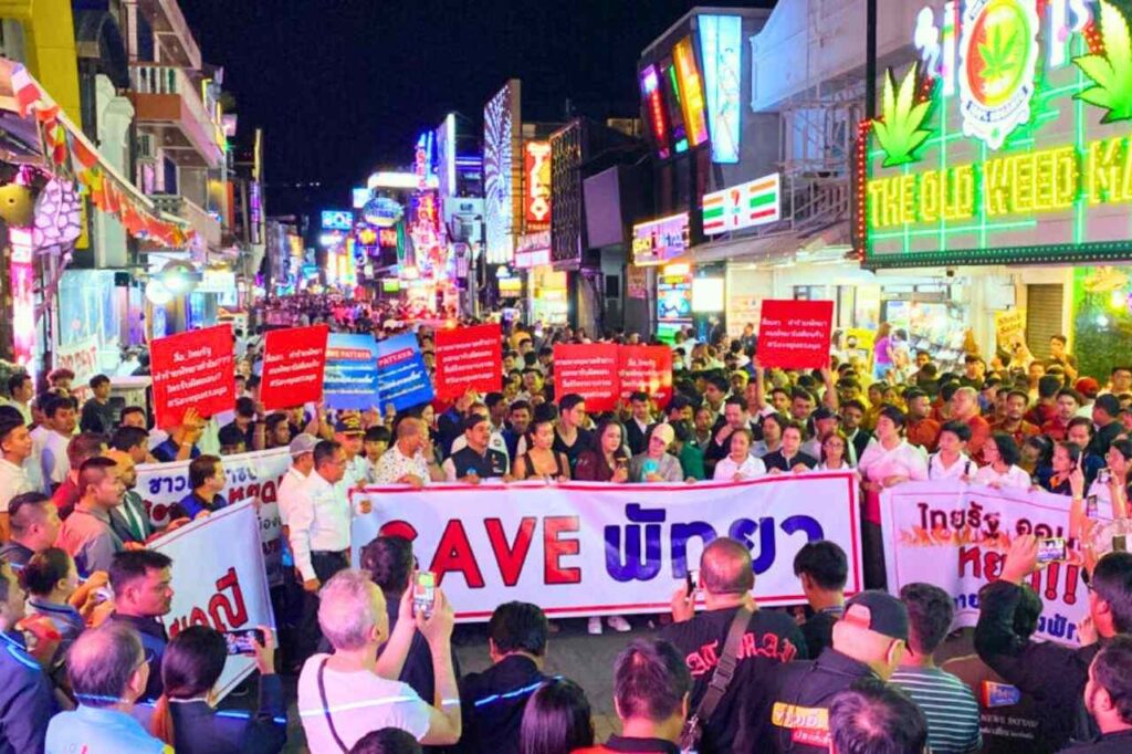 Transformer Pattaya en Thaïlande de ville du péché en ville familiale