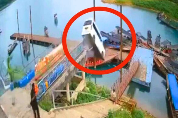Un van touristique plonge dans un réservoir dans le sud de la Thaïlande