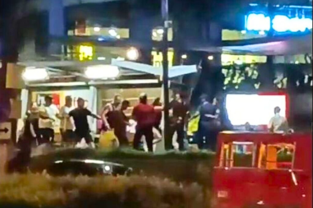 Thaïlande : bagarre entre touristes et chauffeurs de taxi à Phuket