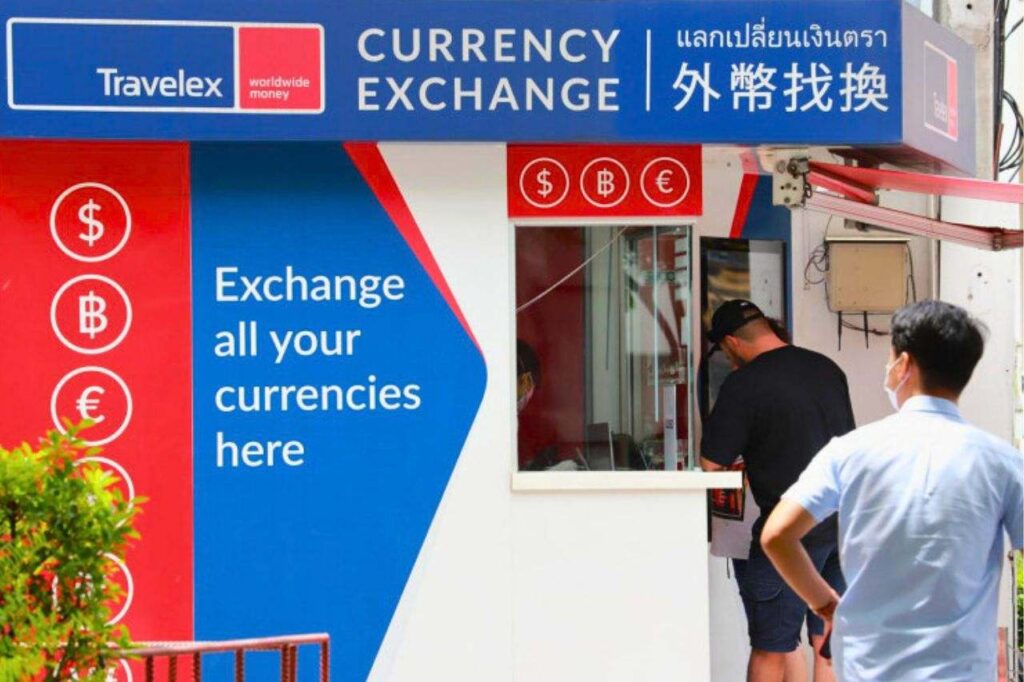 Le baht thaïlandais est en baisse grâce à la vigueur du dollar américain