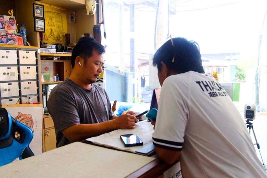 Thaïlande : un propriétaire trop gentil se fait arnaquer par un touriste
