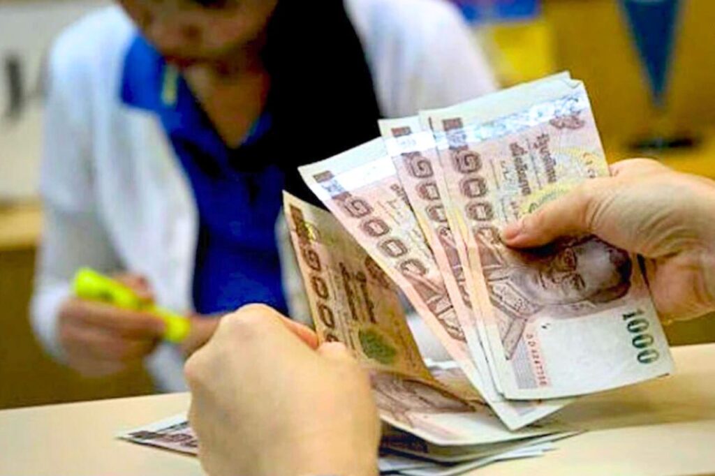 Thaïlande : l'aide de 10 000 bahts paye les dettes et endette le pays