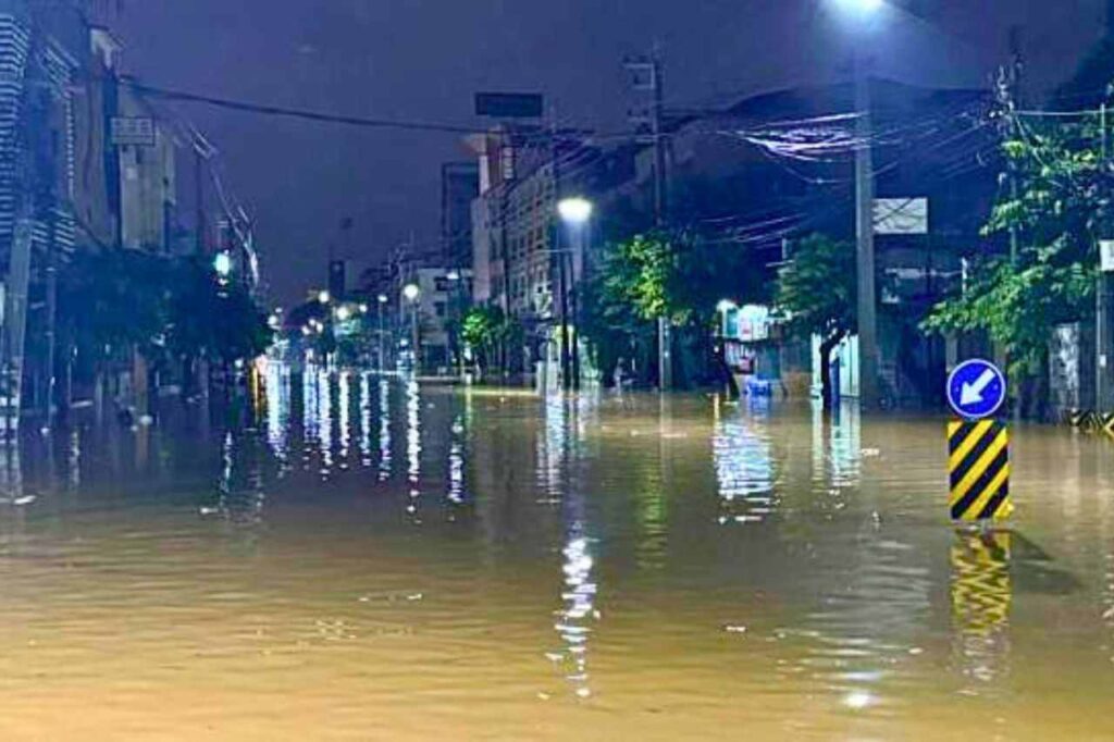 Le centre-ville de Chiang Mai, dans le nord de la Thaïlande, est sous les eaux