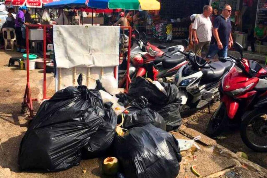 Le tourisme est en plein essor à Phuket mais les ordures s'accumulent