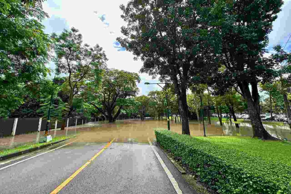 Terribles inondations à Chiang Mai, les touristes évitent le nord de la Thaïlande