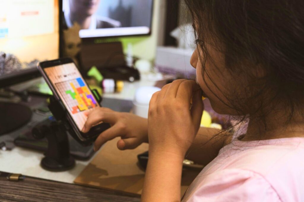 En Thaïlande, les abus sexuels en ligne sur les enfants sont à un niveau record