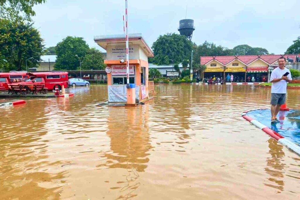 Terribles inondations à Chiang Mai, les touristes évitent le nord de la Thaïlande