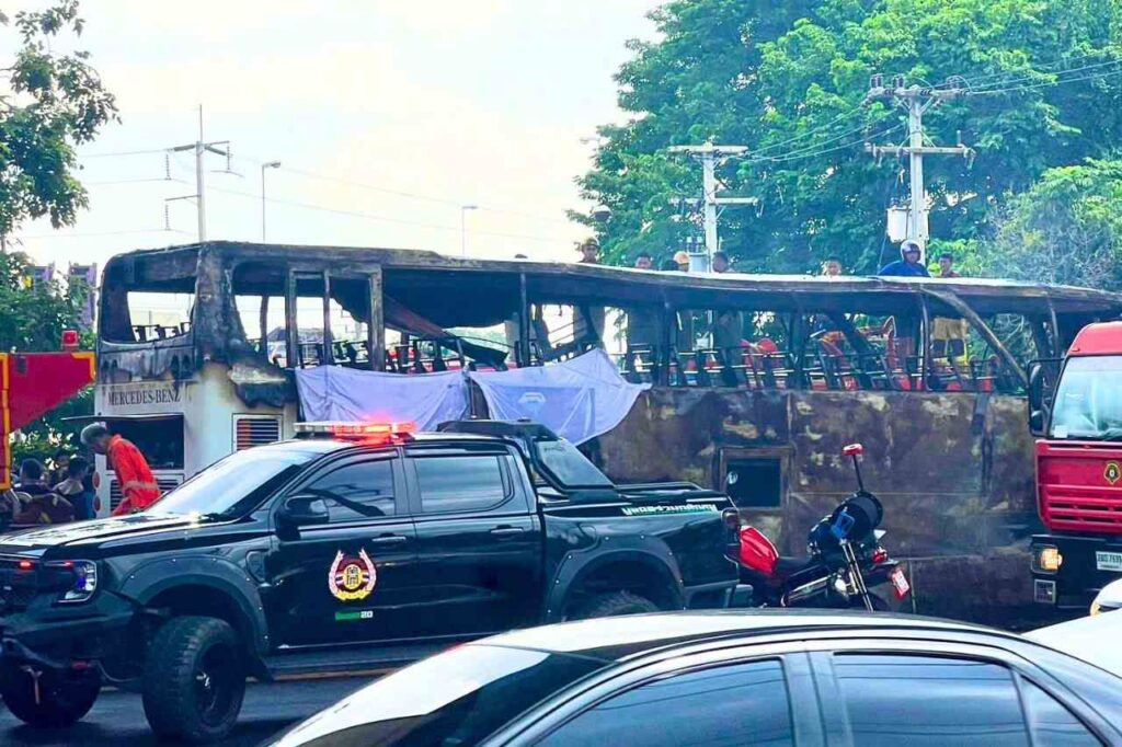 Thaïlande : terrible révélation dans l'incendie du bus qui a tué 20 enfants 5 Thaïlande : terrible révélation dans l'incendie du bus qui a tué 20 enfants