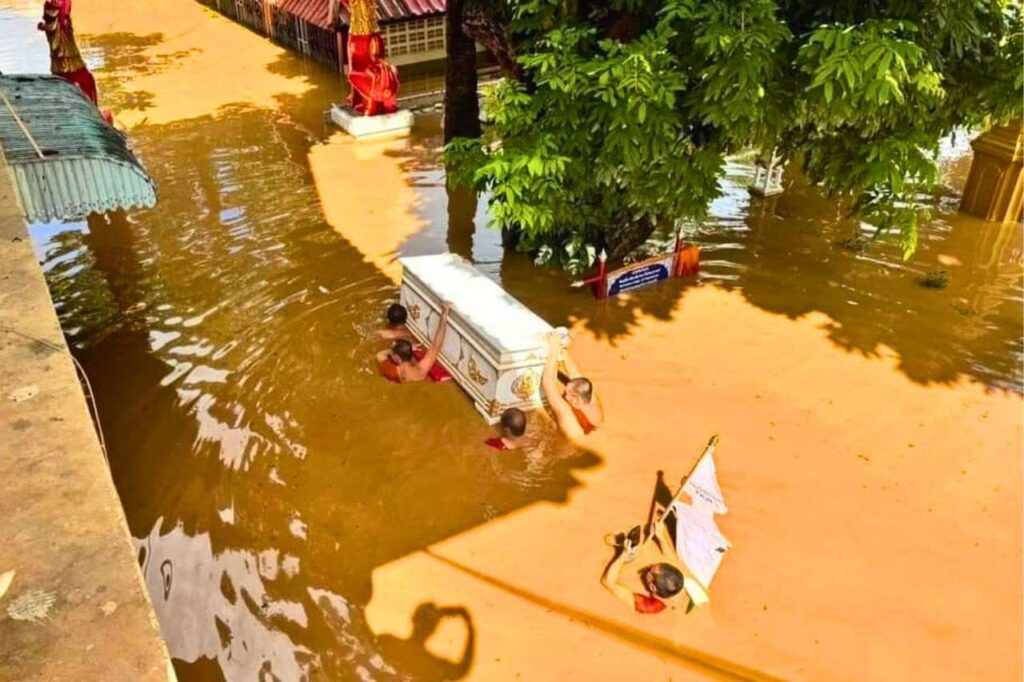 Les inondations persistent dans 20 provinces de Thaïlande