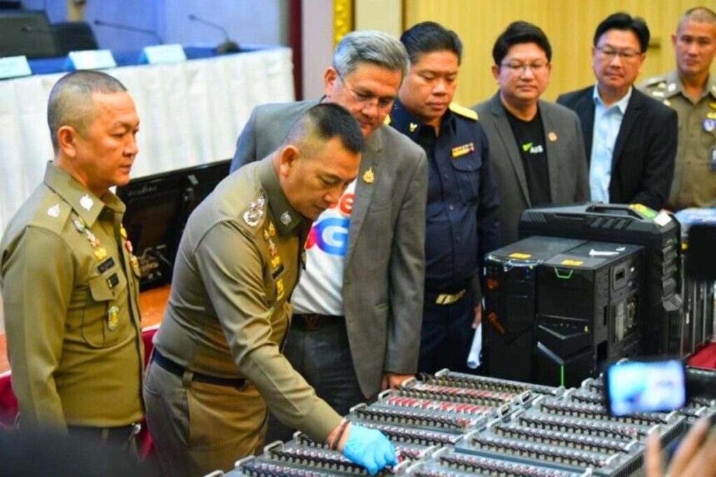 Vaste opération contre les escrocs des centres d'appels en Thaïlande