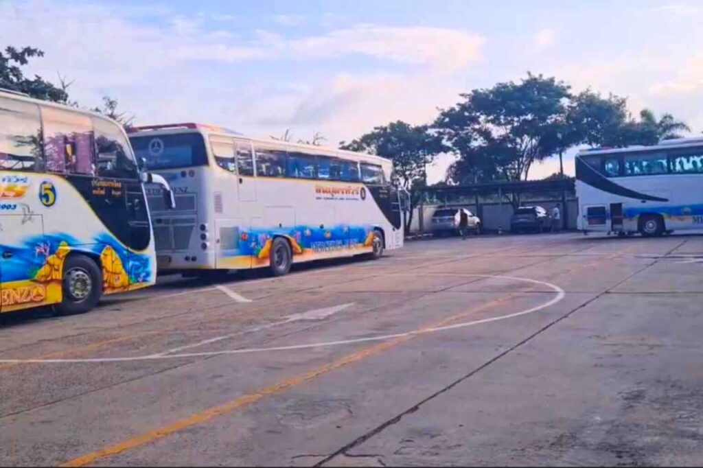 Thaïlande : terrible révélation dans l'incendie du bus qui a tué 20 enfants 6 Thaïlande : terrible révélation dans l'incendie du bus qui a tué 20 enfants