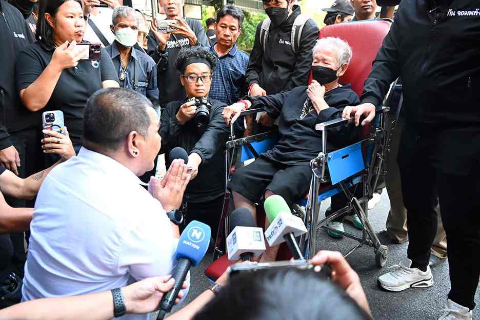 Thaïlande : un déficient mental exploité sur les médias sociaux meurt après un défi d’alcool