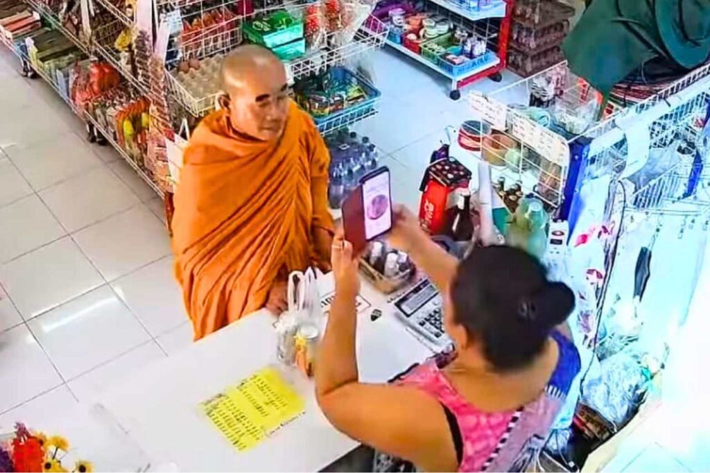 Le problème insolite d'un moine avec la reconnaissance faciale fait rire la Thaïlande