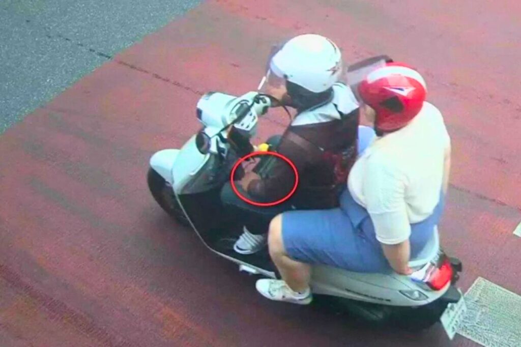 Thaïlande : un moto taxi vol 15 000 bahts à une touriste russe à Bangkok