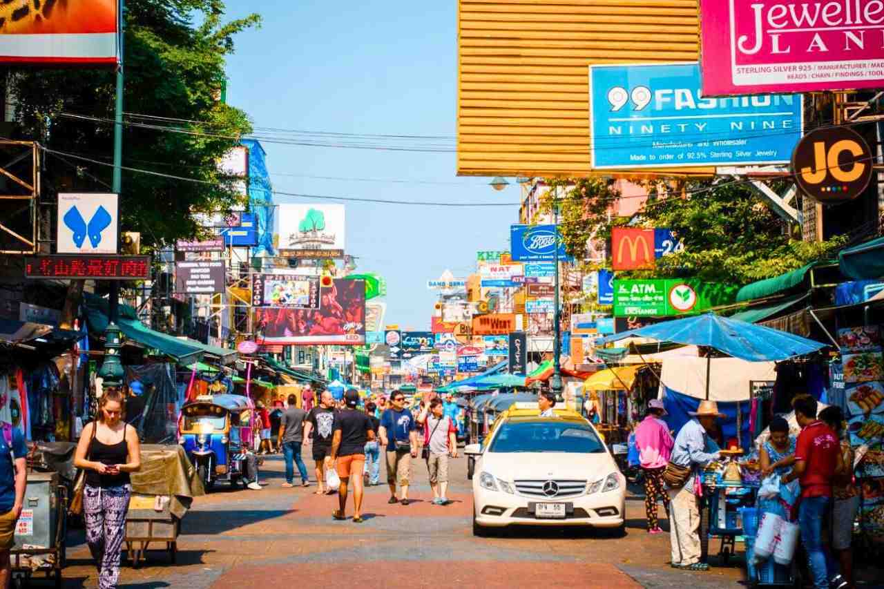 Tourism operators in Thailand denounce police corruption 6 Tourists and locals on Khao San Road in Bangkok