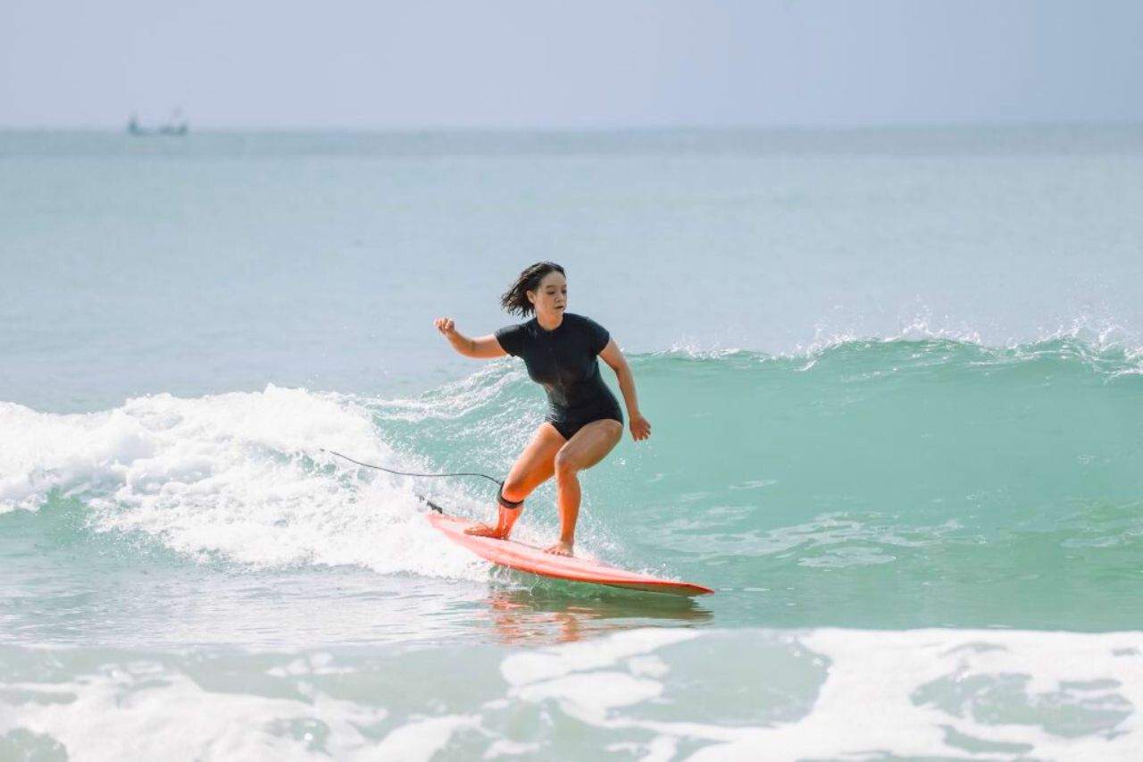 Surfer en Thaïlande : Guide Pratique des Meilleurs Spots et Saisons
