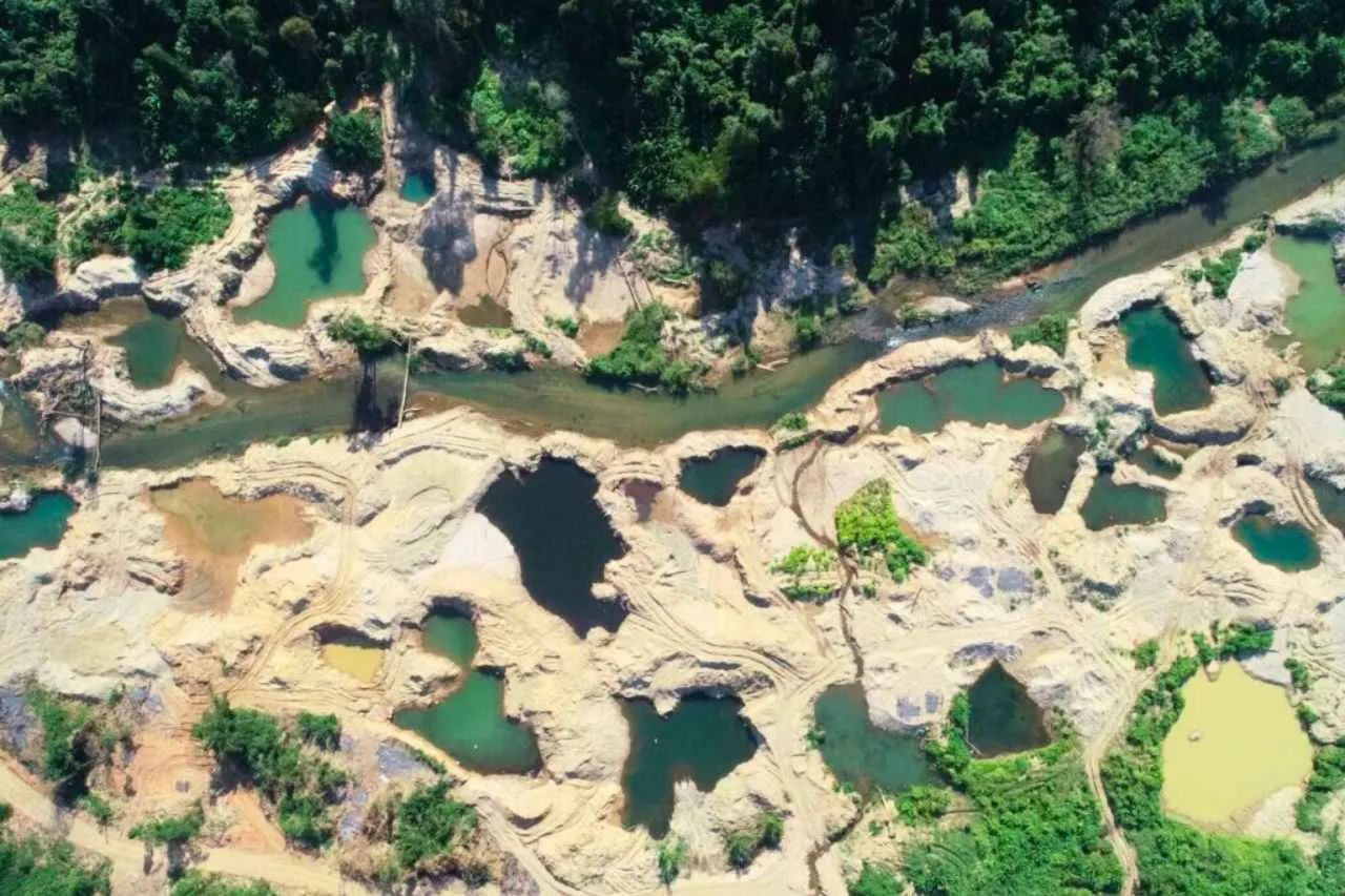 Des chercheurs d’or en Birmanie empoisonnent les rivières de Thaïlande