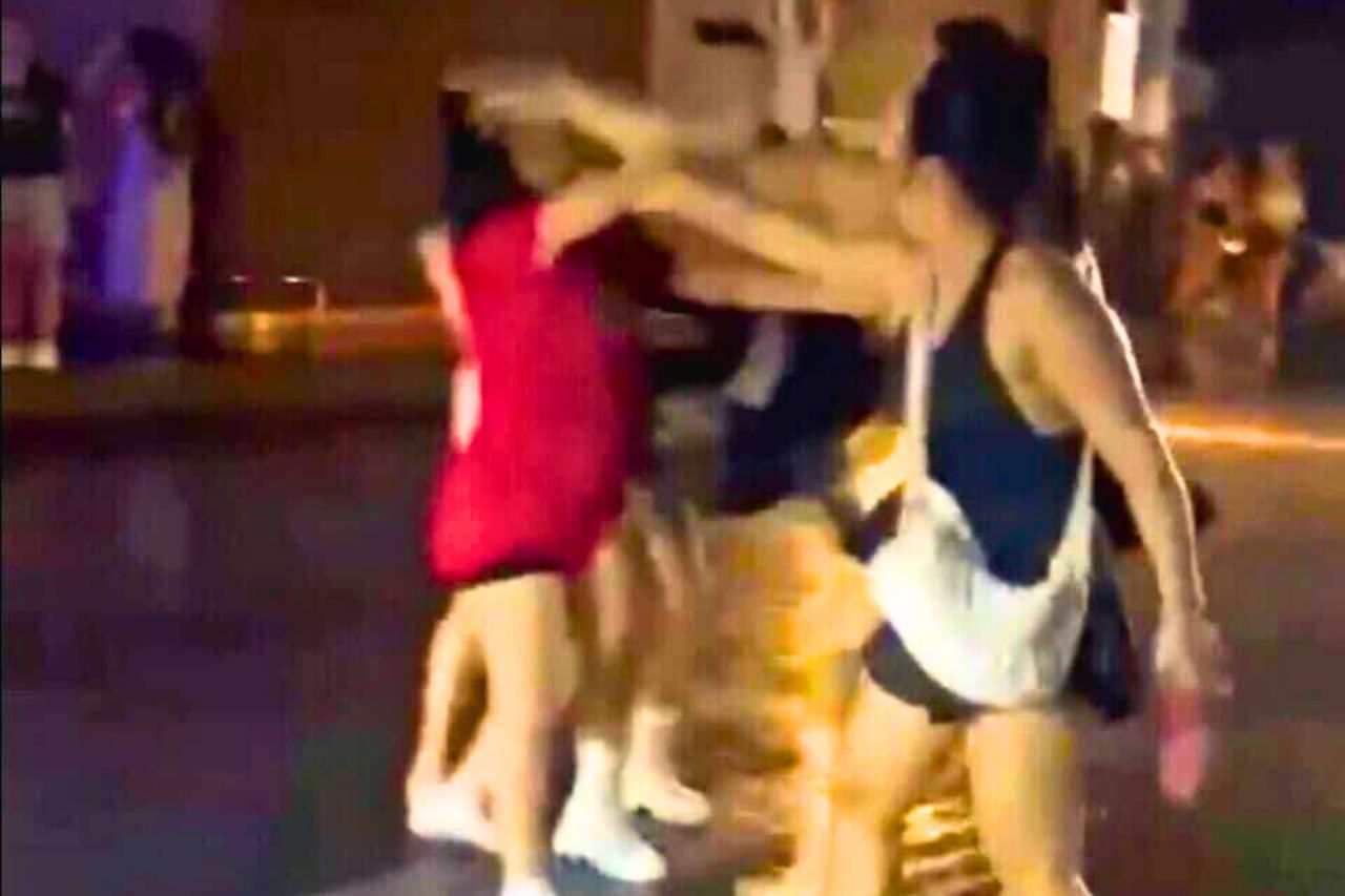 Thaïlande : bagarre entre filles de bar rivales en pleine rue à Pattaya