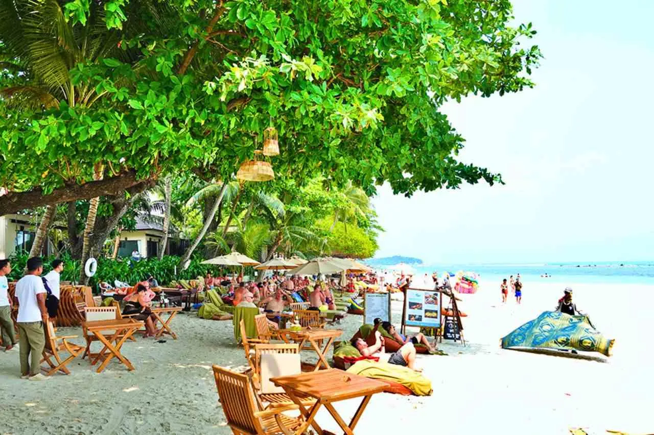 Voyager en Thaïlande va coûter plus cher : la taxe de 300 bahts arrive