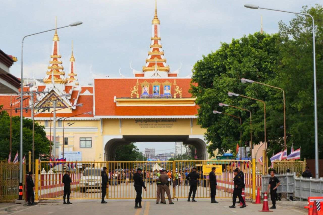 Centres d’appel frauduleux : la Thaïlande met en cause l’élite cambodgienne
