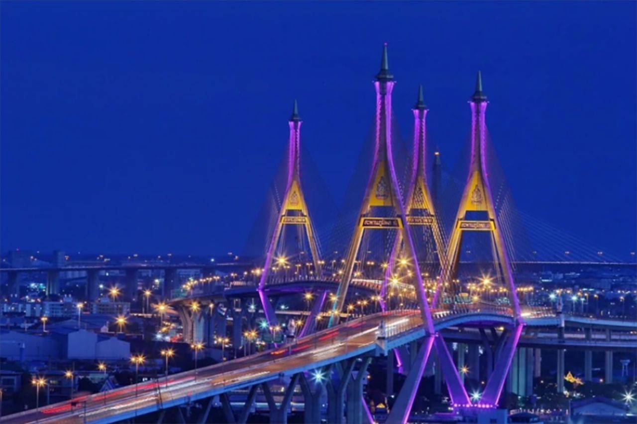 7 ponts seront illuminés à Bangkok pour l'anniversaire de la reine Suthida