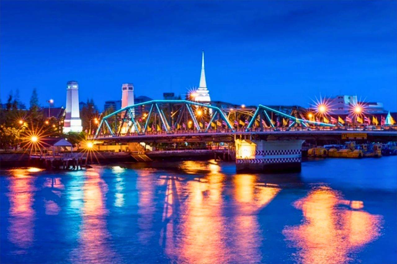 7 ponts seront illuminés à Bangkok pour l'anniversaire de la reine Suthida