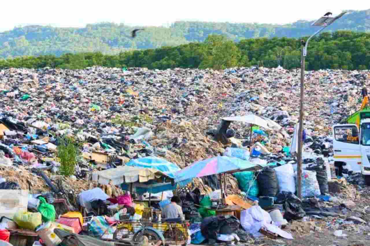 Tourisme de masse en Thaïlande : l'île de Phuket croule sous les ordures