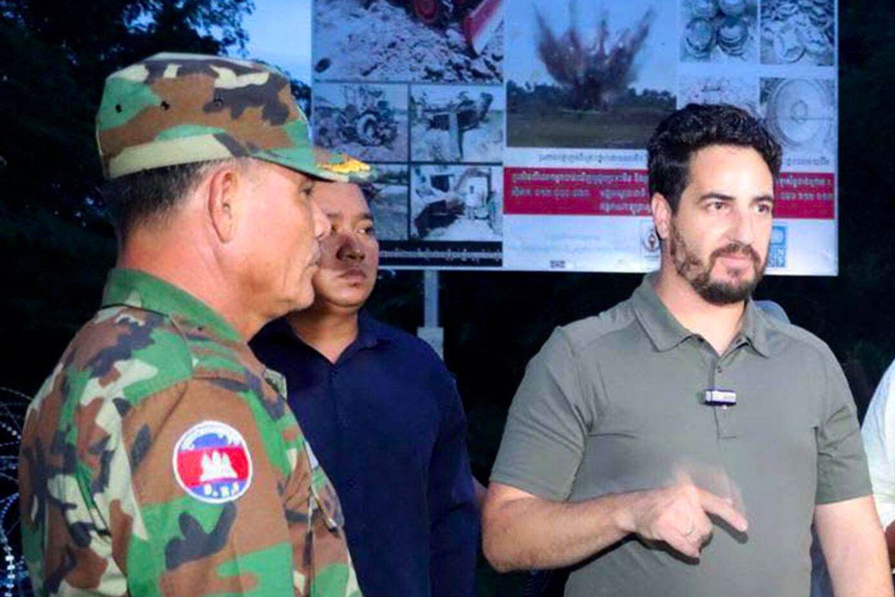 Un faux journaliste américain menace la Thaïlande depuis le Cambodge