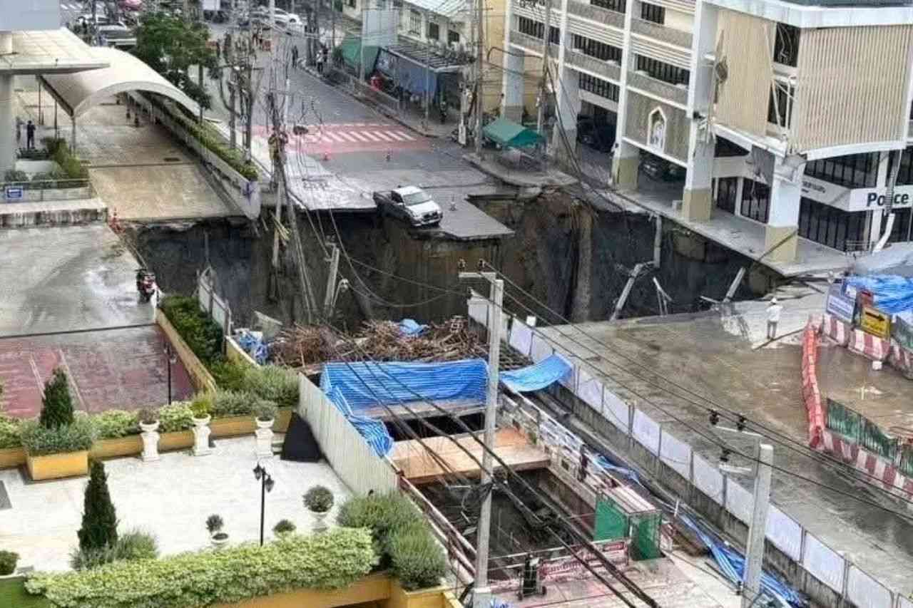 Thaïlande : l'effondrement d'une route à Bangkok dû à la construction du métro