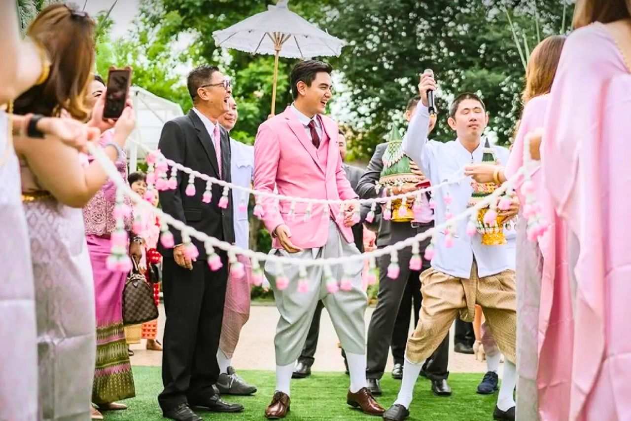 Le mariage thaïlandais : traditions uniques, rituels et moments insolites
