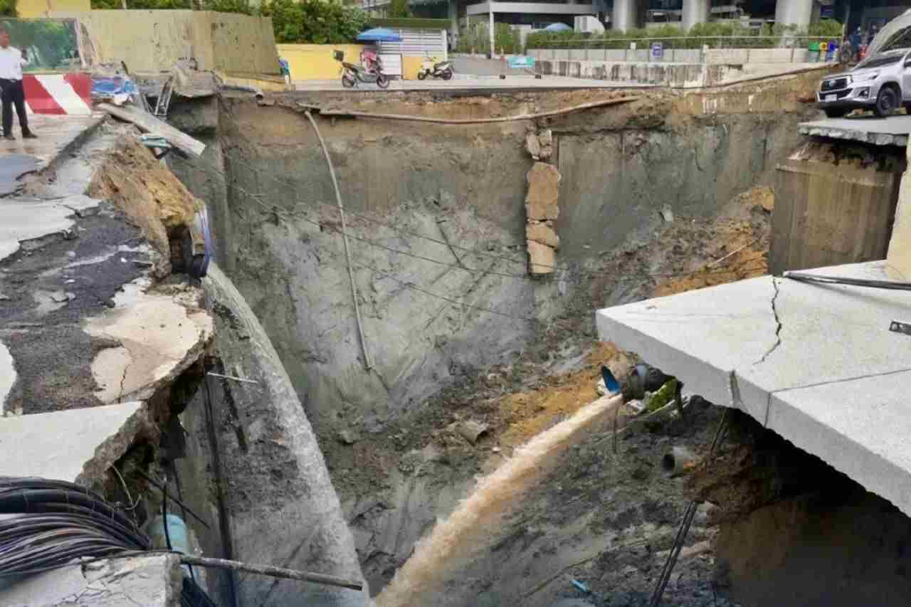 Thaïlande : l'effondrement d'une route à Bangkok dû à la construction du métro