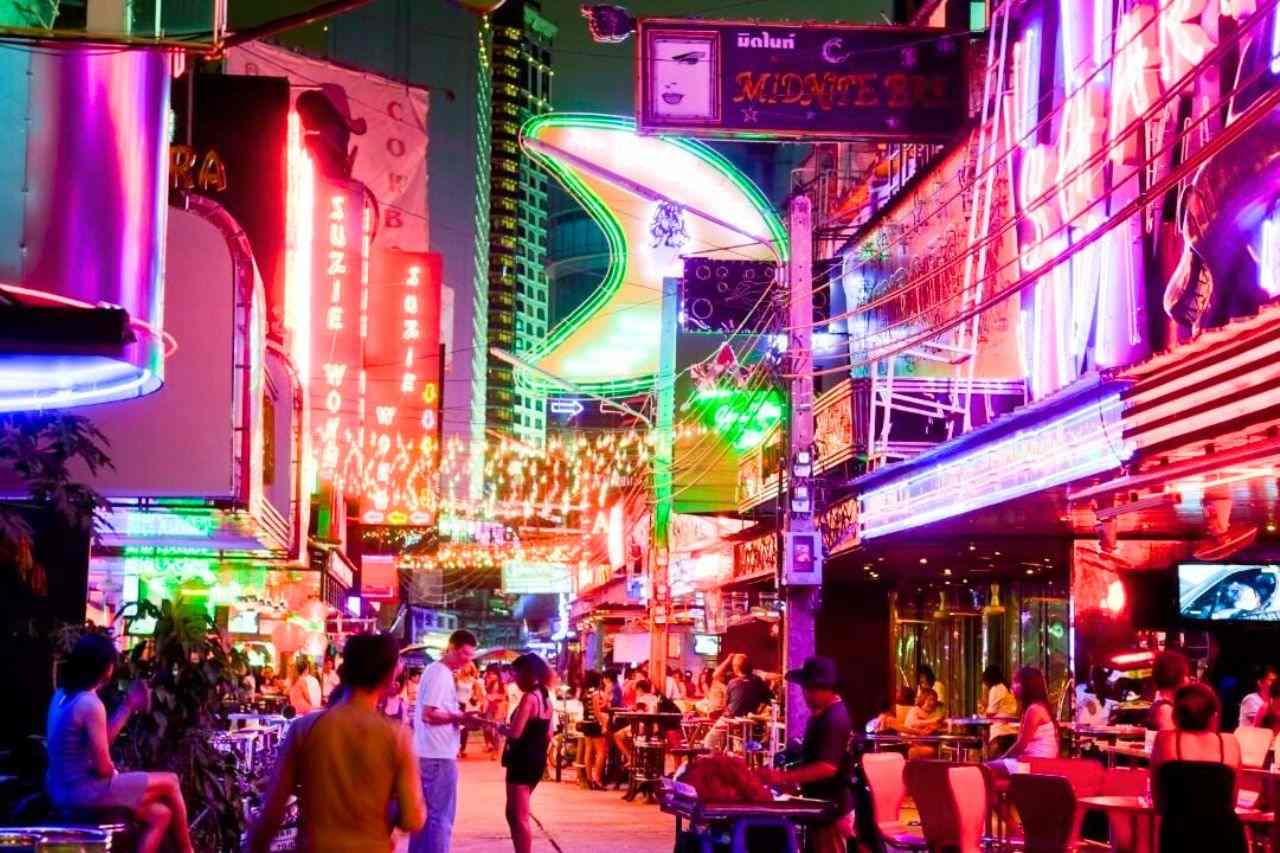La rue Soi Cowboy à Bangkok