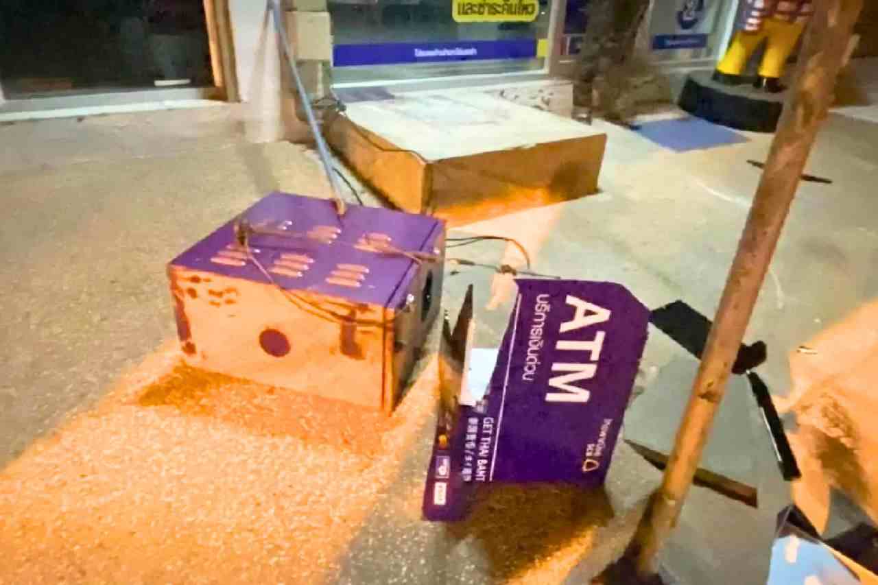 Thaïlande : un expatrié vole un distributeur de billets après une dispute 4 Thaïlande : un expatrié vole un distributeur de billets après une dispute
