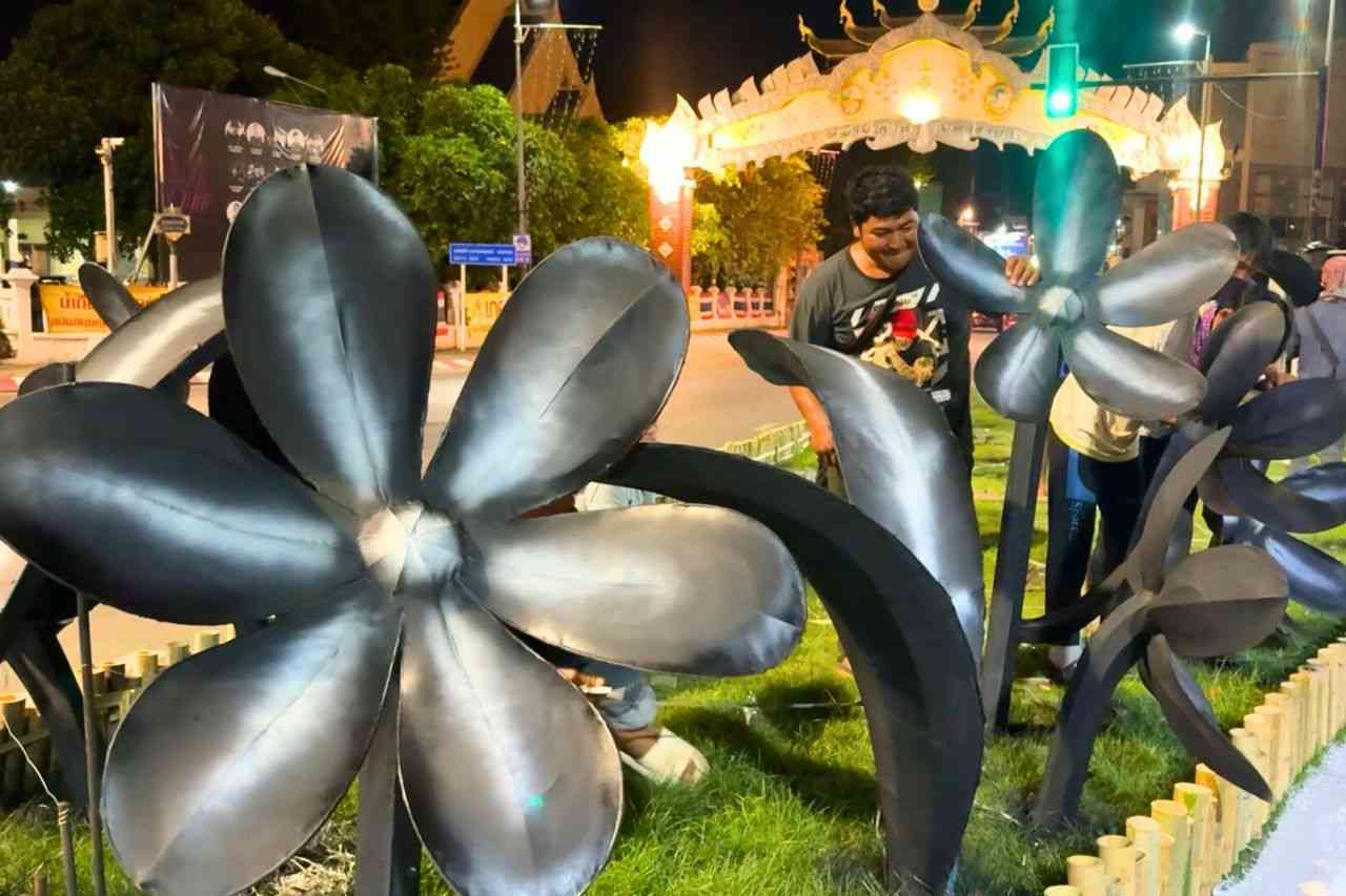 Thailand: a more subdued Loy Krathong 2025, dedicated to the Queen Mother Sirikit 6 Thailand: a Loy Krathong 2025 more subdued, dedicated to the Queen Mother Sirikit