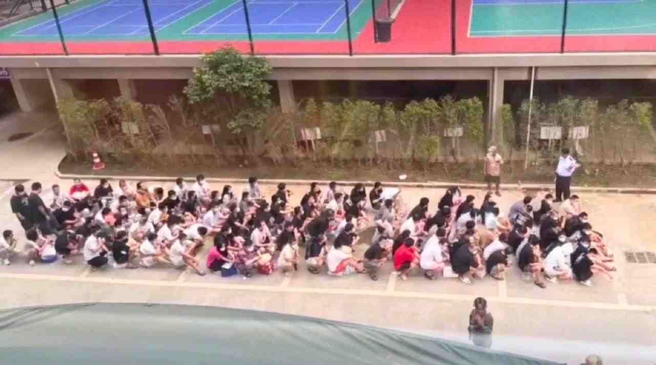 Employés du centre d'appel de Shwe Kokko arrêtés par les militaires birmans.