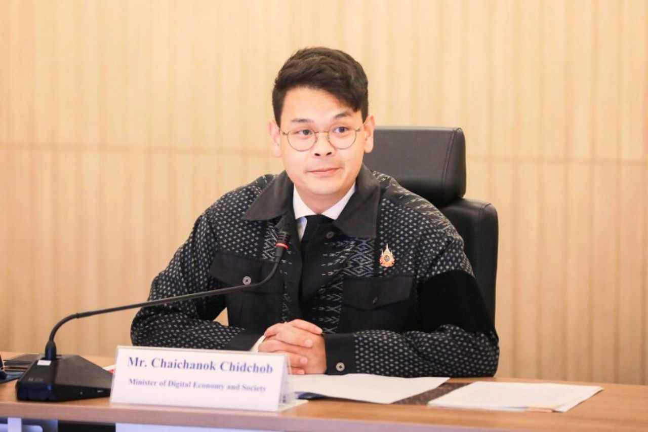 El Ministro de Economía y Sociedad Digital, Chaichanok Chidchob.